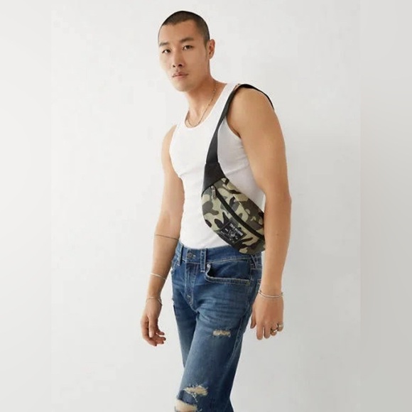 NWT True Religion Printed Belt Bag in Camo - Picture 2 of 8